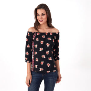 Blusa off shoulder estampada de mangas 3/4. se puede usar con los hombros descubiertos o usarla sobre los hombros para un look más formal. tela algodon